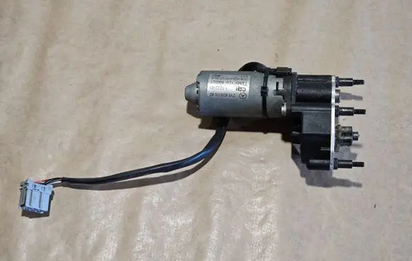 Mercedes-Benz SL R230 Seat adjustment motor 2158200542 A2158200542