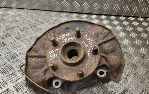 Toyota Corolla Verso E121 Front wheel hub