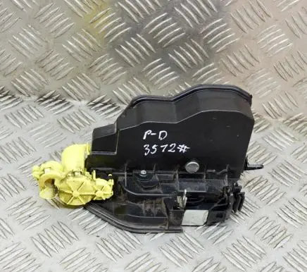 BMW X4 F26 Front door lock 7318412