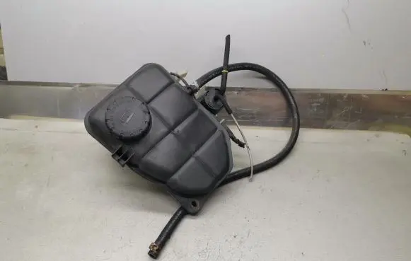 Mercedes-Benz C W203 Coolant expansion tank/reservoir 2035000049 A0005450527