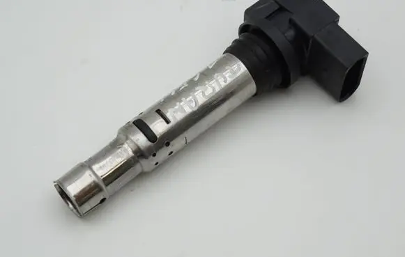 Volkswagen Touran I High voltage ignition coil 036905715G