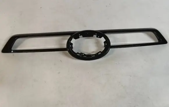 Toyota Hilux VIII Front bumper upper radiator grill 53125-0K520