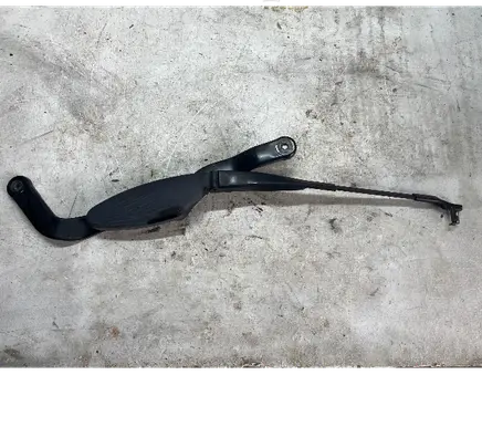 Mercedes-Benz E W211 Front wiper blade arm A2118240049