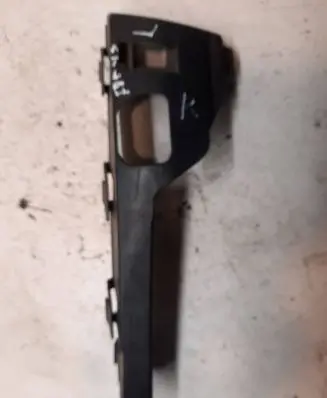 Ford Focus Front bumper mounting bracket Am5117e857