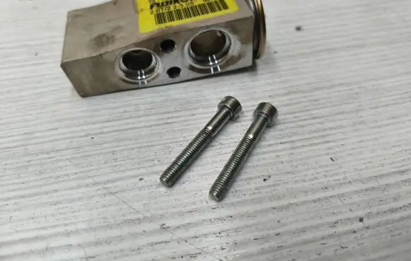 Audi Q2 - Air conditioning (A/C) expansion valve 5WB816103