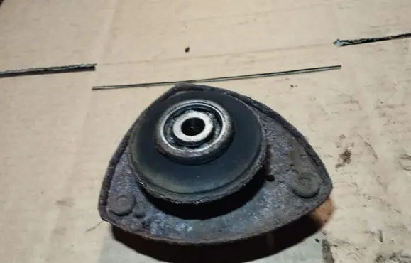 Toyota Yaris Coil spring mount 