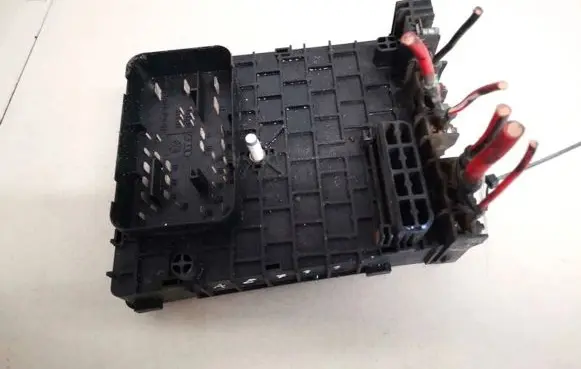 Volkswagen PASSAT B6 Fuse box set 3c0937125