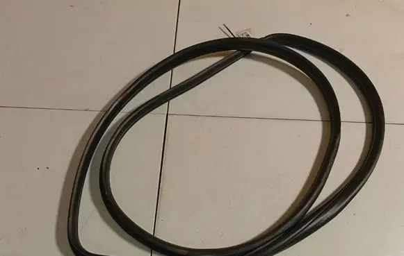 Honda Accord Rubber seal front coupe door 