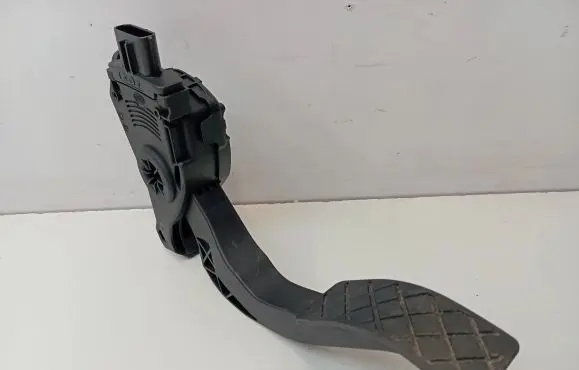 Porsche Macan (95B) Accelerator throttle pedal 8K1723523A