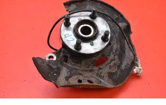 Toyota Yaris Front wheel hub spindle knuckle 