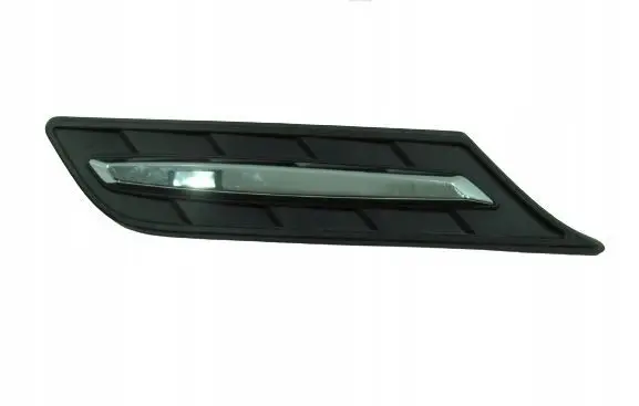 Suzuki Vitara (LY) Front arch trim 