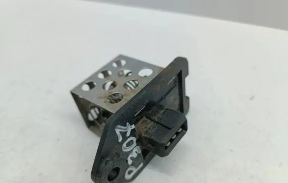 Coolant fan relay