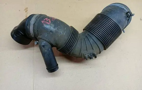Skoda Octavia Mk2 (1Z) Turbo air intake inlet pipe/hose 3C0129635 446019601
