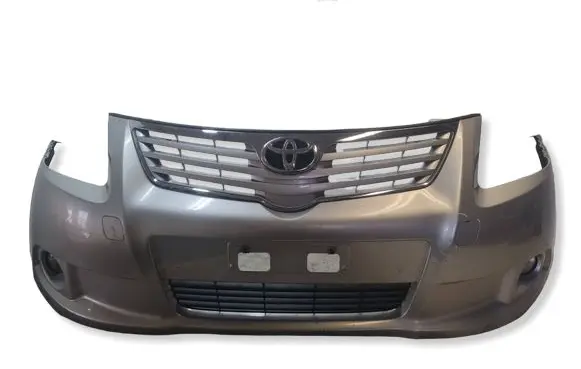 Toyota Avensis T270 Front bumper 