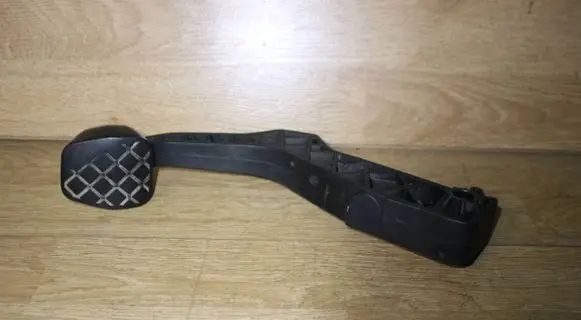 Volkswagen Golf IV Clutch pedal 1J1721321
