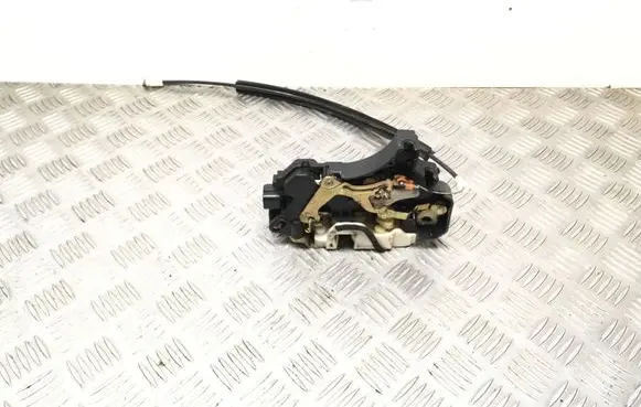 Mitsubishi Colt Front door lock 04817A