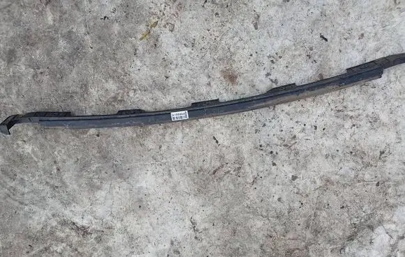 Rear bumper mounting bracket