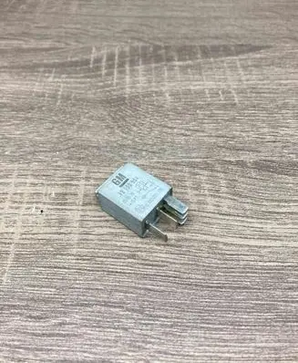 Opel Meriva A Other relay 13100504 0332201100