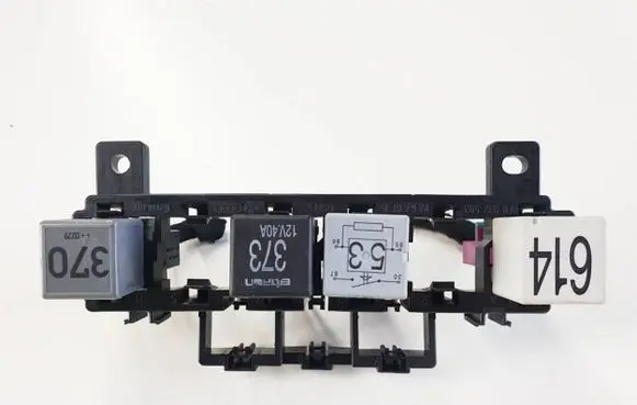 Audi A4 S4 B6 8E 8H Relay mounting block 