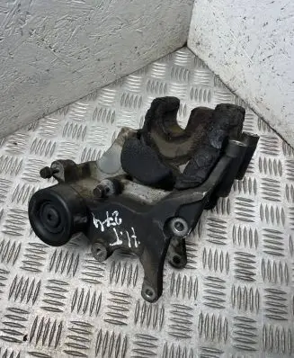 Hyundai Tucson JM Generator/alternator bracket 