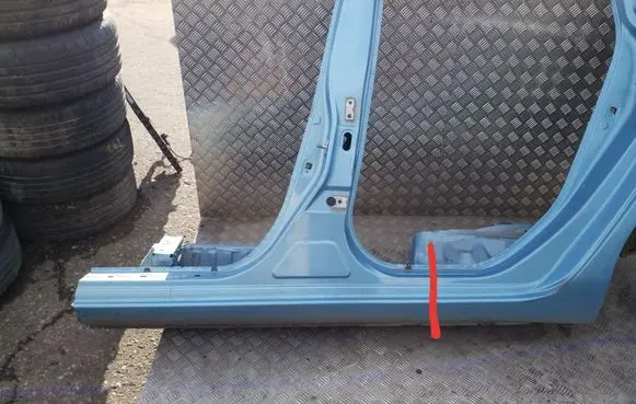 Nissan Leaf I (ZE0) Pillar (middle) 