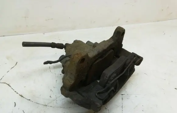 Volkswagen Touran I Front brake caliper
