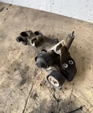 Renault Master III Generator/alternator bracket 117102273R