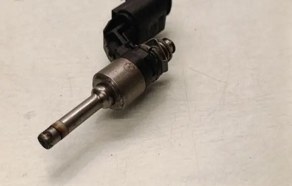 Volkswagen Golf Plus Fuel injector 03C906036E