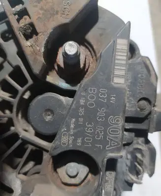 Volkswagen Golf IV Generator/alternator 037903025F