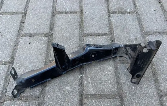 Audi A4 S4 B8 8K Fender mounting bracket 8K0821135C