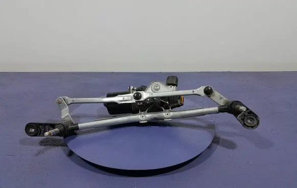 Renault Clio III Front wiper linkage and motor 