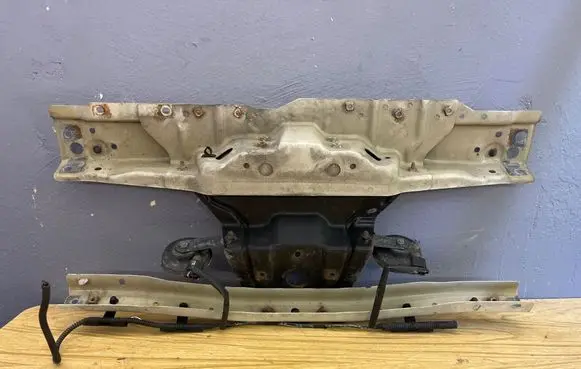 Suzuki Grand Vitara II Radiator support slam panel 5823065J00