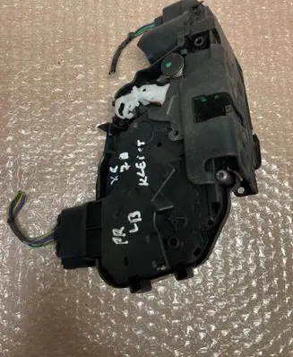 Volvo XC70 Front door lock 31253678 986914102 A048317