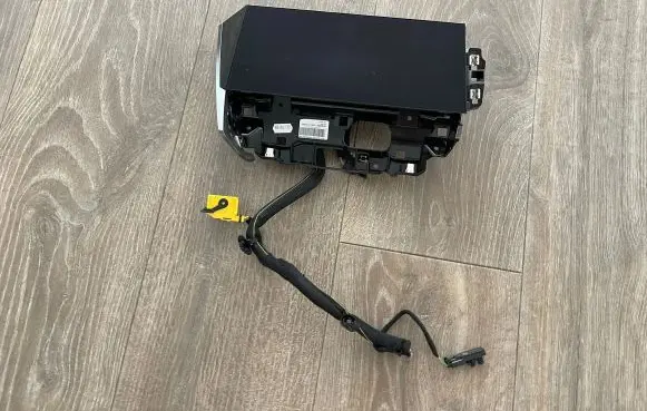 Peugeot 308 Screen/display/small screen 9837654780