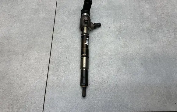 Audi A1 Fuel injector 03L130277B