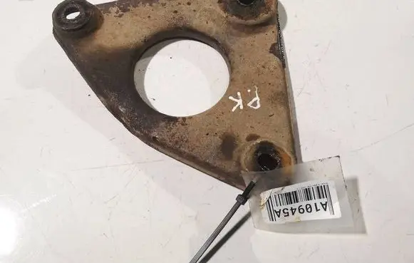 Nissan Almera Tino Engine mounting bracket 