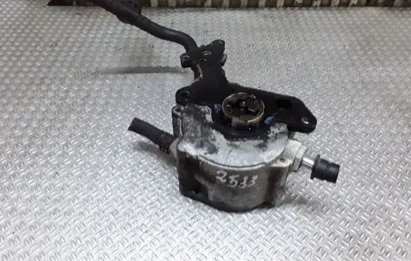 Volkswagen Touran I Vacuum pump 038145209C