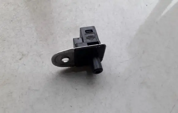 Nissan Note (E11) Front door sensor coupe 