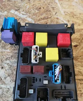 Renault Espace - Grand espace IV Fuse module 8200004201E 8200283817 518835004
