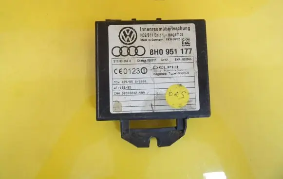 Audi A4 S4 B6 8E 8H Alarm movement detector/sensor 8H0951177