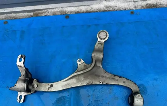 Mercedes-Benz G W463 2nd Gen Front lower control arm/wishbone A4633333700