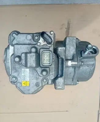 Toyota RAV 4 (XA40) Air conditioning (A/C) compressor (pump) 042200-0533