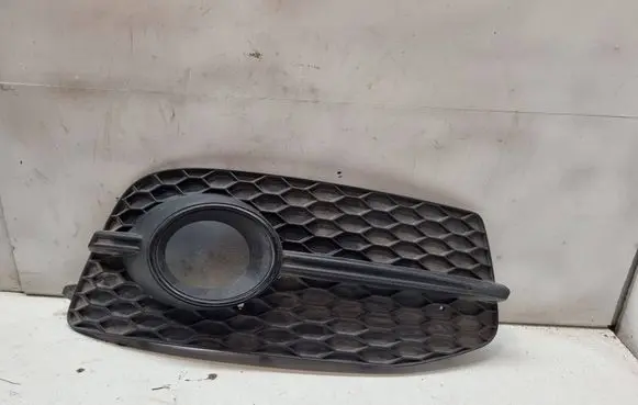 Audi Q3 8U Front fog light trim/grill 8U0807682D 124206