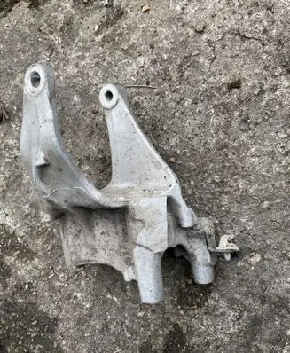 Honda Accord Engine mounting bracket 10TA2