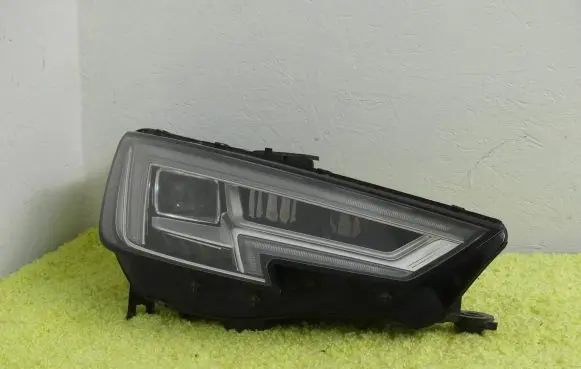 Audi A4 S4 B9 8W Headlight/headlamp 8w0941006