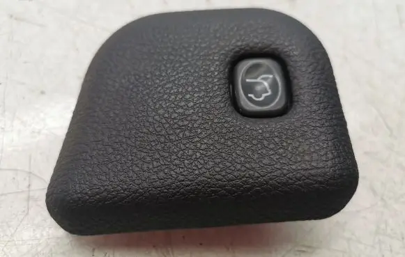 Jeep Grand Cherokee Tailgate/boot open switch button P04602751AA