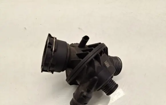 BMW 3 F30 F35 F31 Thermostat 7598865 14121700544