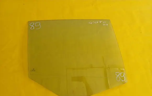 Volkswagen Golf V Rear door window glass