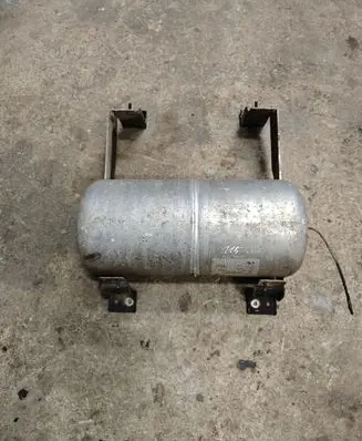 Vacuum air tank