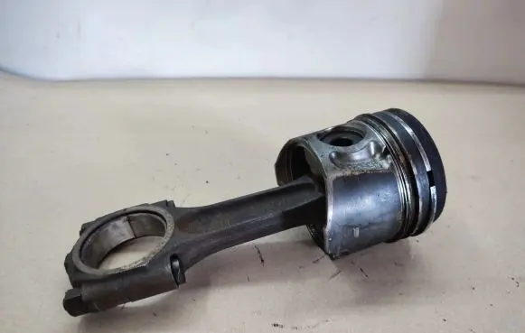 Peugeot 407 Piston with connecting rod